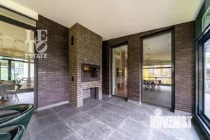 Дом 950м², 3-этажный, участок 33 сот.  