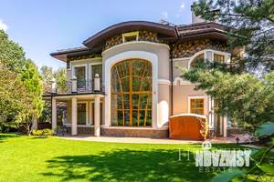 Дом 1350м², 3-этажный, участок 50 сот.  
