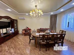 Дом 268м², 3-этажный, участок 10 сот.  