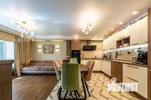 Дом 220м², 5-этажный, участок 2 сот.  