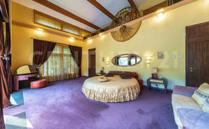 Дом 1700м², 2-этажный, участок 410 сот.  