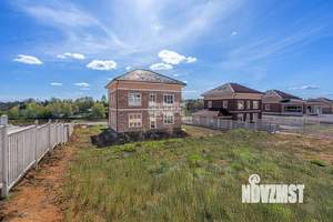 Дом 240м&sup2;, 3-этажный, участок 10 сот.  