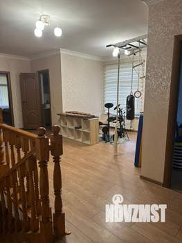 Дом 225м², 3-этажный, участок 3 сот.  