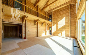 Дом 1106м&sup2;, 3-этажный, участок 31 сот.  