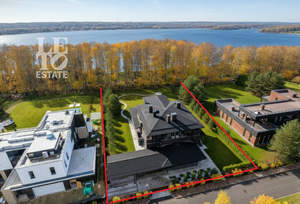 Дом 950м&sup2;, 3-этажный, участок 33 сот.  