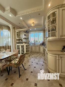 Дом 298м², 3-этажный, участок 11 сот.  