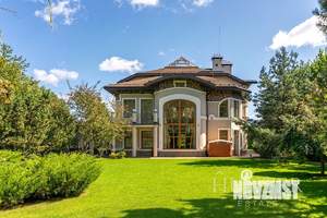 Дом 1350м², 3-этажный, участок 50 сот.  