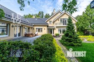 Дом 850м², 3-этажный, участок 36 сот.  