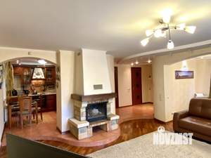 Дом 353м², 3-этажный, участок 8 сот.  