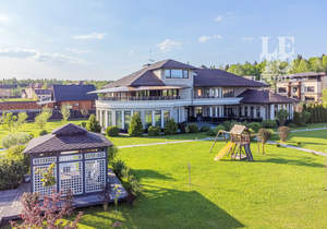 Дом 1150м², 4-этажный, участок 55 сот.  