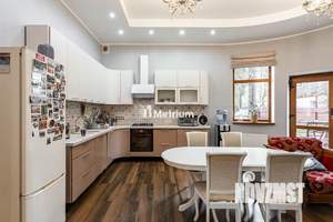 Коттедж 400м², 2-этажный, участок 10 сот.  