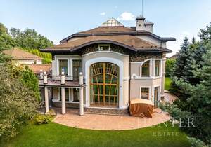 Дом 1350м², 3-этажный, участок 50 сот.  