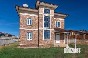 Дом 240м&sup2;, 3-этажный, участок 10 сот.  