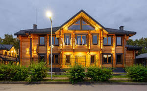 Дом 551м&sup2;, 3-этажный, участок 31 сот.  