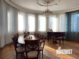 Дом 680м², 3-этажный, участок 17 сот.  