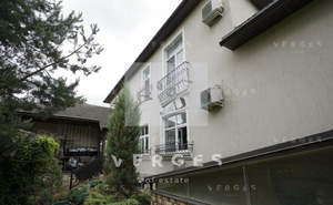 Дом 550м², 3-этажный, участок 14 сот.  