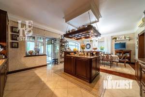 Дом 850м², 3-этажный, участок 36 сот.  