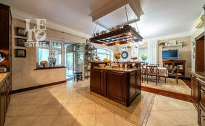 Дом 850м², 3-этажный, участок 36 сот.  