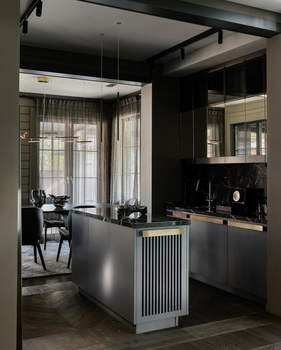 Дом 549м&sup2;, 3-этажный, участок 35 сот.  