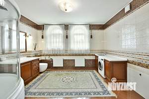 Коттедж 428м², 3-этажный, участок 12 сот.  