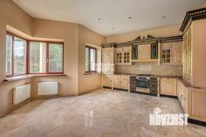 Дом 500м&sup2;, 3-этажный, участок 30 сот.  