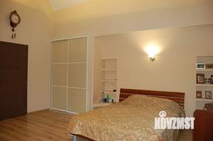 Коттедж 465м², 3-этажный, участок 15 сот.  