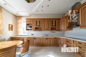 Дом 461м², 3-этажный, участок 35 сот.  