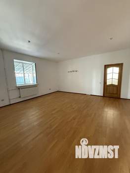 Дом 614м², 3-этажный, участок 10 сот.  