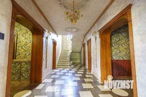 Дом 550м², 3-этажный, участок 23 сот.  