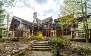 Дом 1880м&sup2;, 2-этажный, участок 410 сот.  