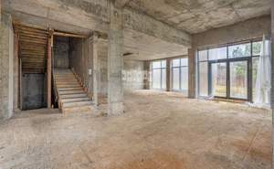 Дом 700м&sup2;, 2-этажный, участок 15 сот.  