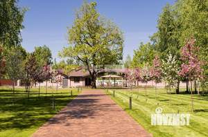 Дом 1100м², 2-этажный, участок 155 сот.  