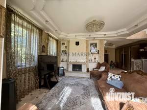 Дом 298м², 3-этажный, участок 11 сот.  