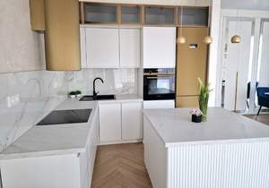Дом 240м², 2-этажный, участок 6 сот.  