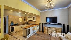 Дом 360м&sup2;, 4-этажный, участок 10 сот.  