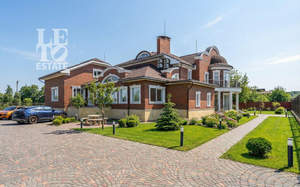 Дом 1110м², 4-этажный, участок 26 сот.  