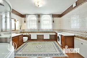Коттедж 428м², 3-этажный, участок 12 сот.  