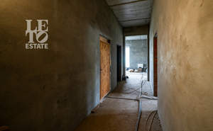 Дом 306м&sup2;, 1-этажный, участок 11 сот.  