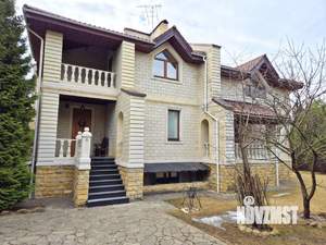 Дом 532м², 3-этажный, участок 15 сот.  