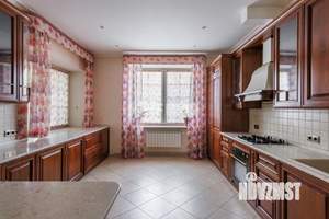 Дом 515м², 3-этажный, участок 22 сот.  