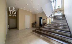 Дом 1100м&sup2;, 2-этажный, участок 20 сот.  