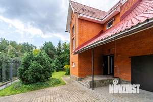 Дом 234м², 2-этажный, участок 15 сот.  