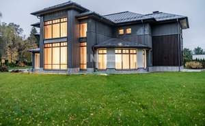 Дом 1000м&sup2;, 2-этажный, участок 100 сот.  