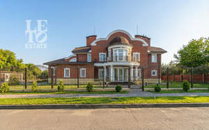 Дом 1110м², 4-этажный, участок 26 сот.  