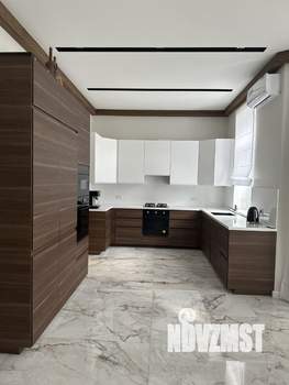 Дом 524м², 3-этажный, участок 12 сот.  