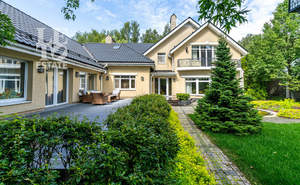 Дом 850м², 3-этажный, участок 36 сот.  