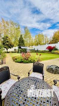 Дом 708м&sup2;, 3-этажный, участок 13 сот.  