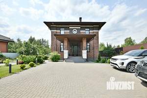 Коттедж 180м², 2-этажный, участок 10 сот.  