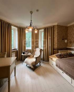 Дом 241м², 3-этажный, участок 869 сот.  