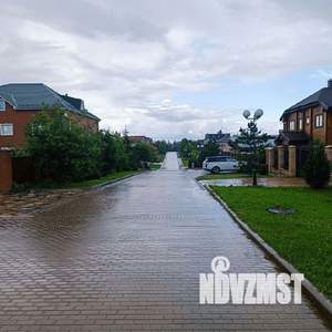 Коттедж 750м&sup2;, 3-этажный, участок 15 сот.  